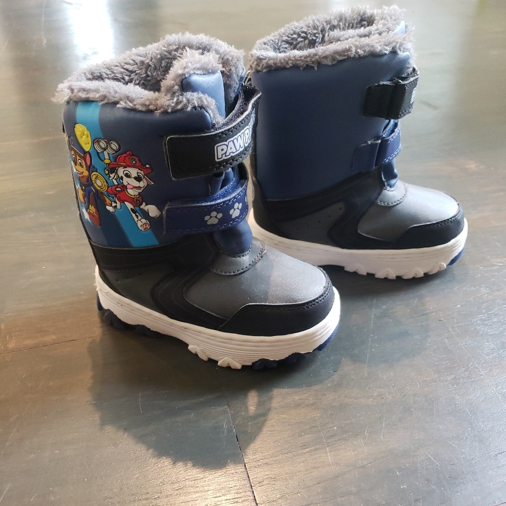 Paw Patrol Light Up Snow Boots - Size 7/8